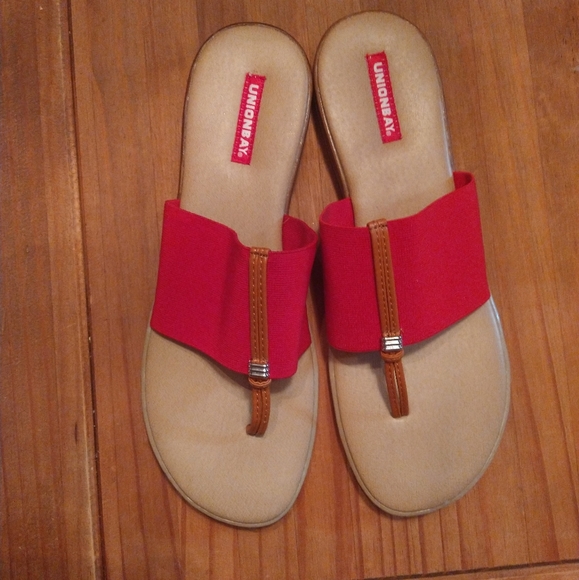 Size 11 Sandals - Picture 2 of 3